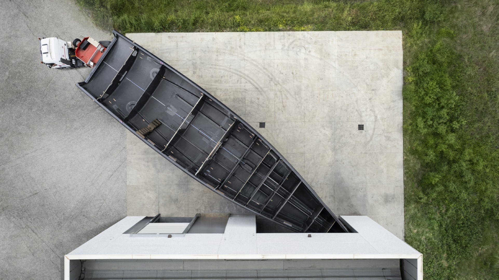 Procede a ritmo serrato la costruzione del wallywind110 e del wallyrocket51