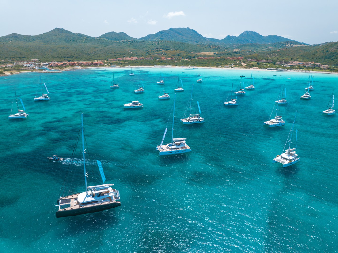 NSS Yachting: Record europeo per il raduno Lagoon a Cala dei Sardi