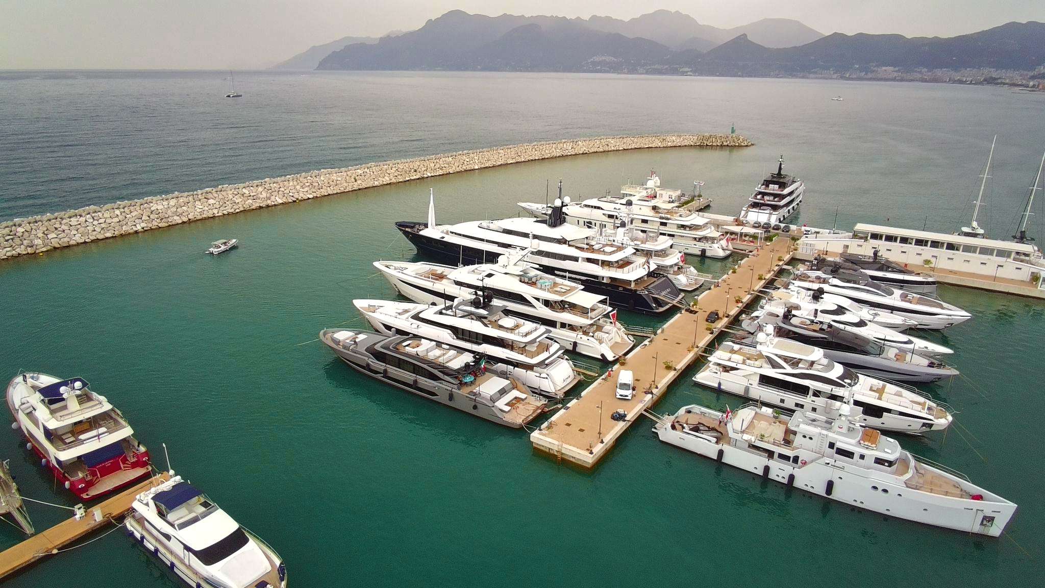 Estate 2025: record di presenze per i superyacht a Marina d’Arechi