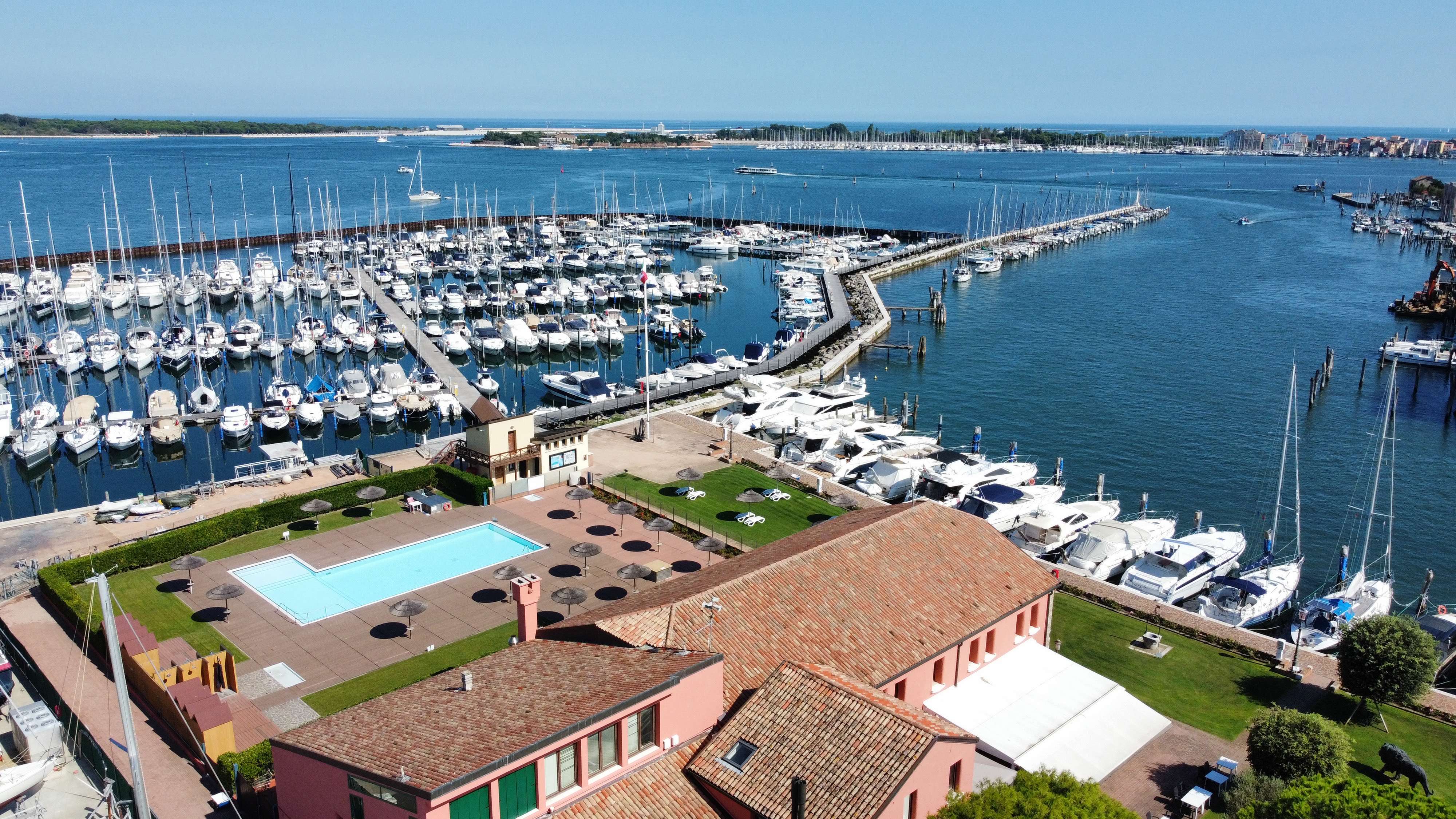 Darsena Le Saline conquista la Bandiera Blu 2026