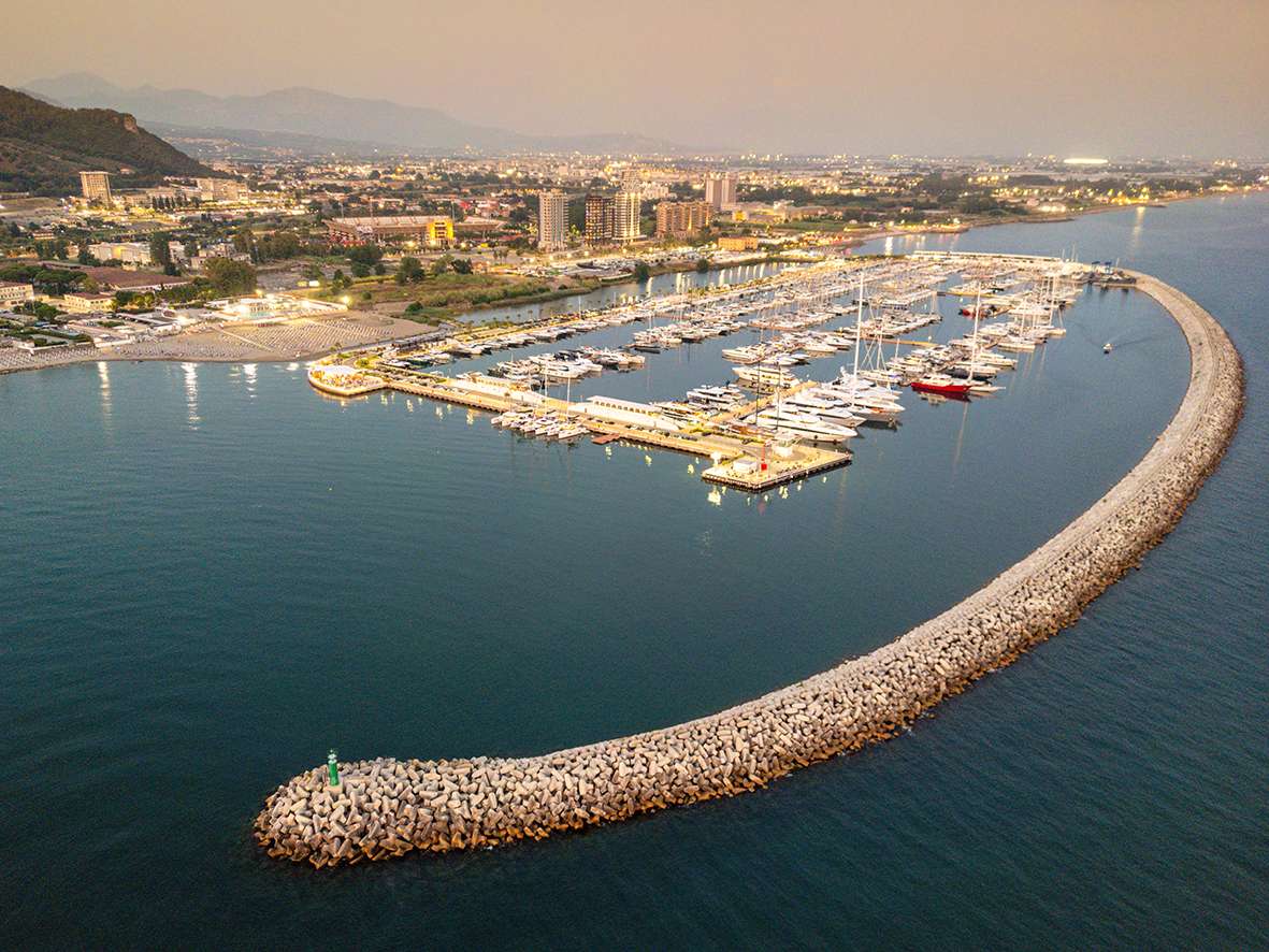 La 12a Bandiera Blu Consecutiva apre una nuova estate di novità a Marina D’arechi
