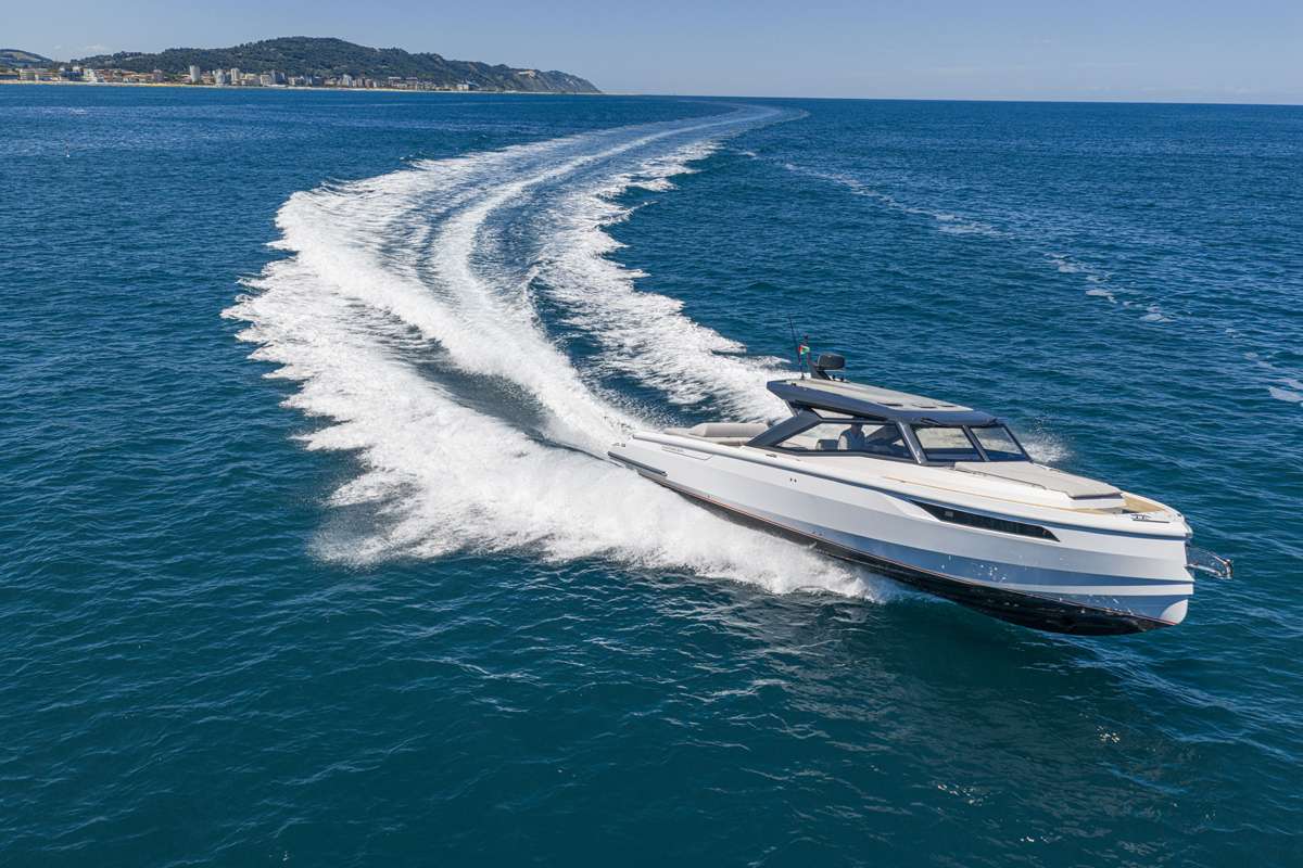 Santasevera al Cannes Yachting Festival 2026 con il Santasevera 42 e il Santasevera 52