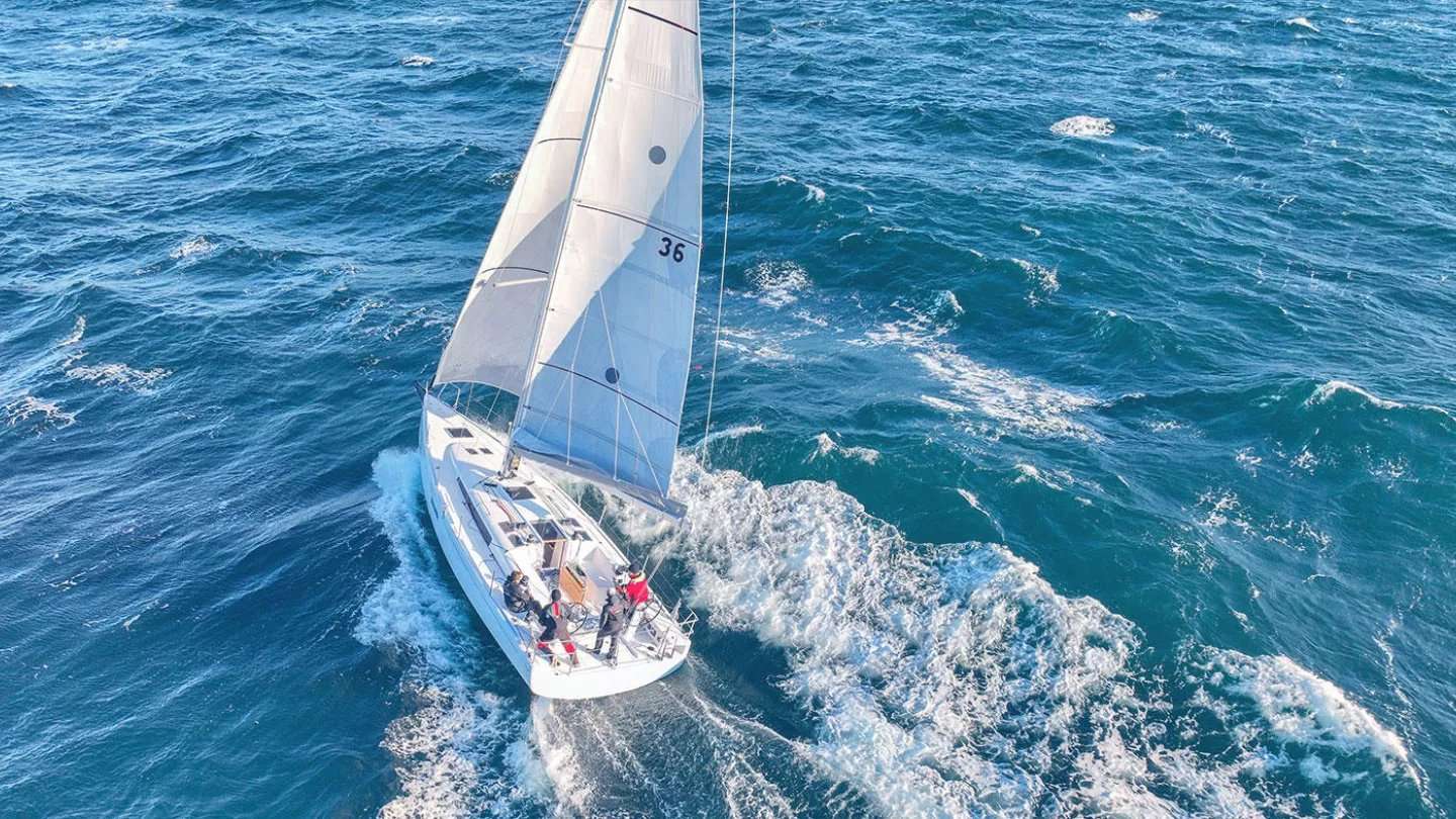 Beneteau svela a Cannes il First 36 Spirit e l’Oceanis 42