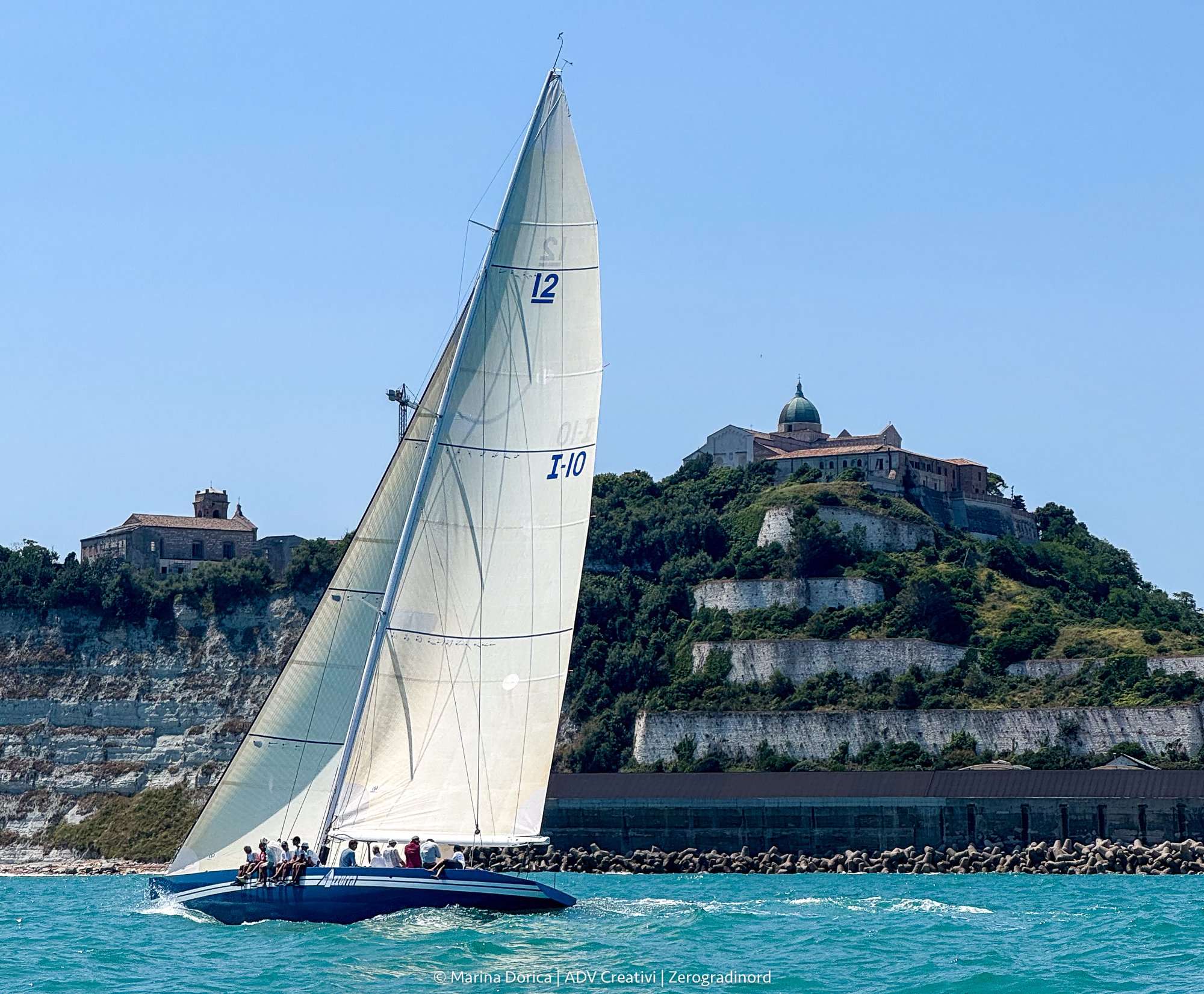 Regata del Conero, Azzurra 3 e Italia 2 tornano in mare: ad Ancona le leggende della Coppa America