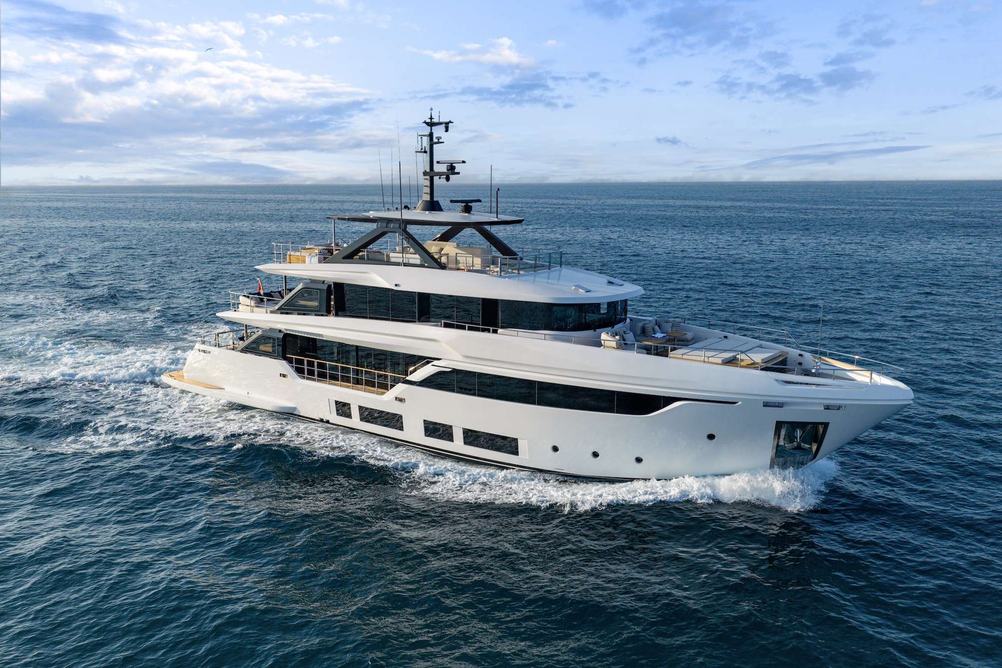 Custom Line Navetta 35 approda al Monaco Yacht Show