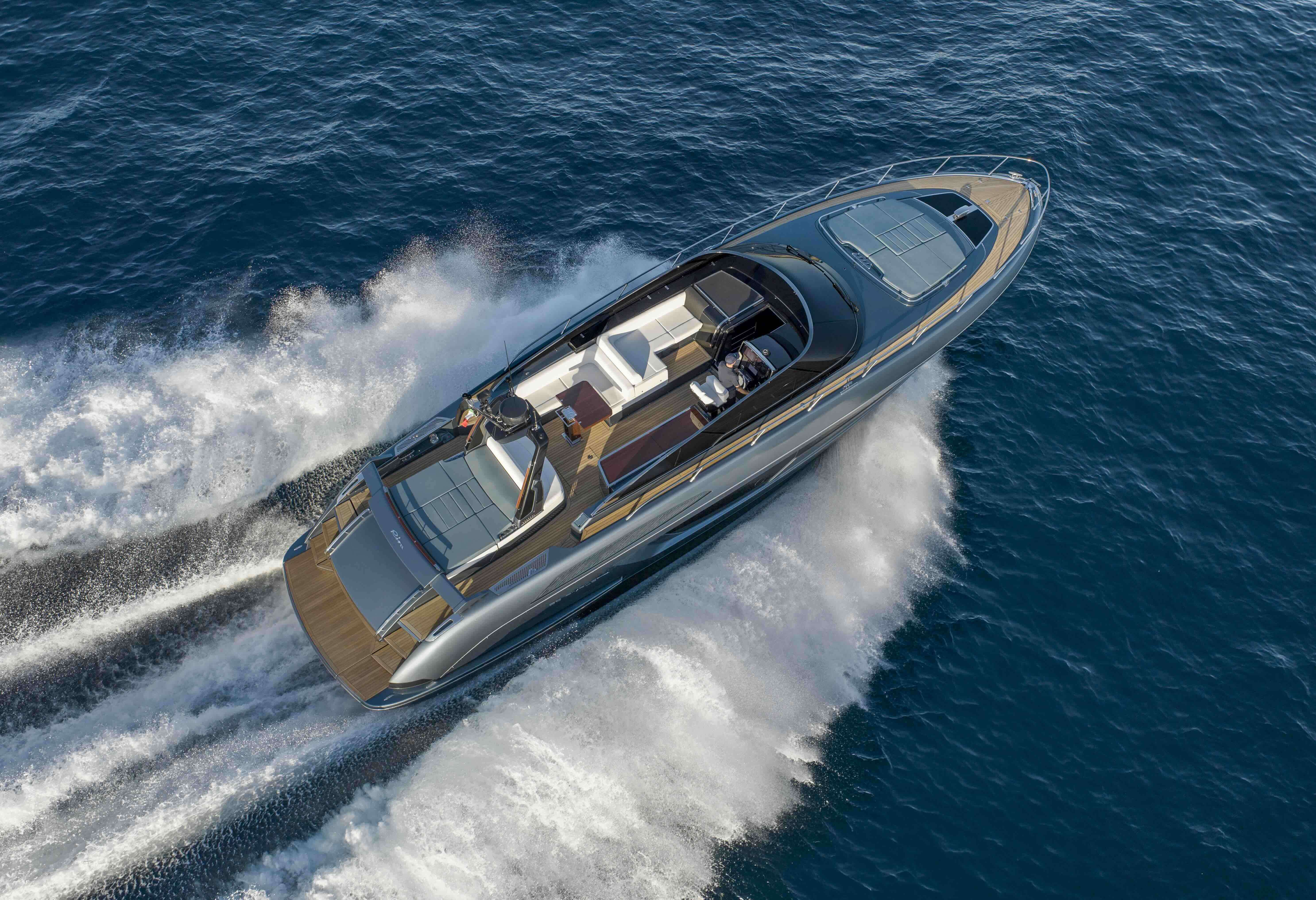 Riva 56′ Rivale Super e Ferretti Yachts 720 aprono la flotta di Ferretti Group a Genova