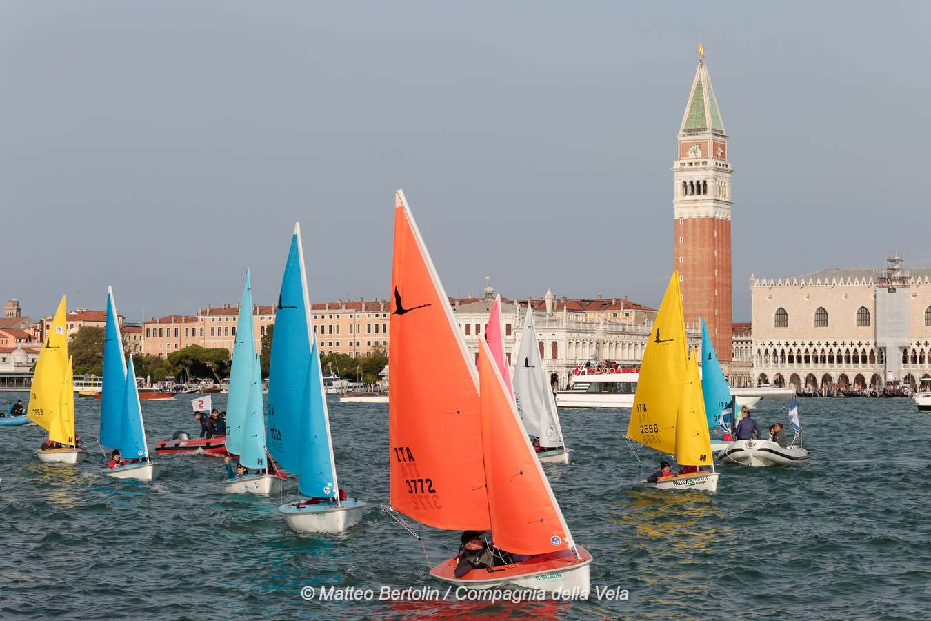 Veleziana: la veleggiata Hansa 303 in Bacino San Marco con Vela Mestre x Tutti