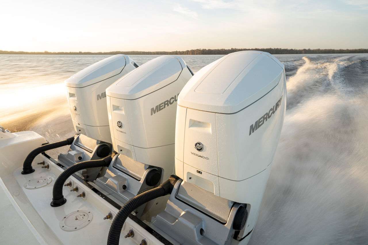 Mercury 300 HP: cinque fuoribordo, un solo motore V8