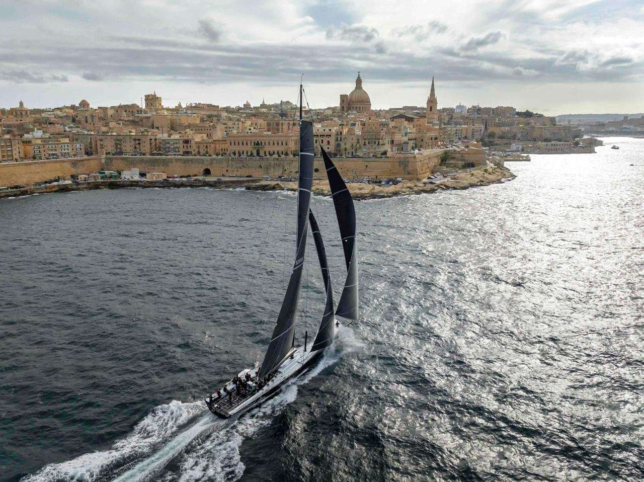 Rolex Middle Sea Race 2026, Black Jack conquista i Line Honours per il secondo anno consecutivo