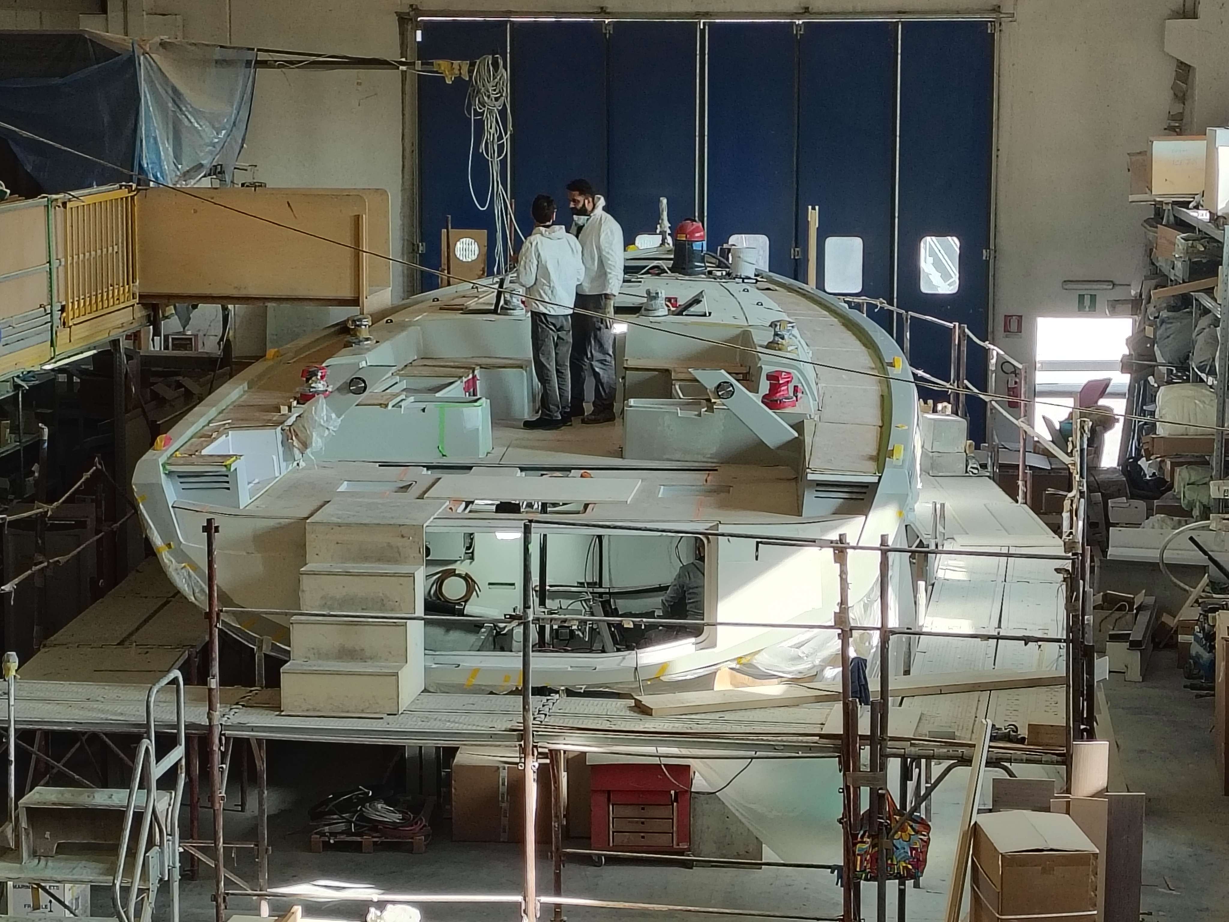 Ice Yachts 56 ST: la costruzione avanza, uniti scafo e coperta