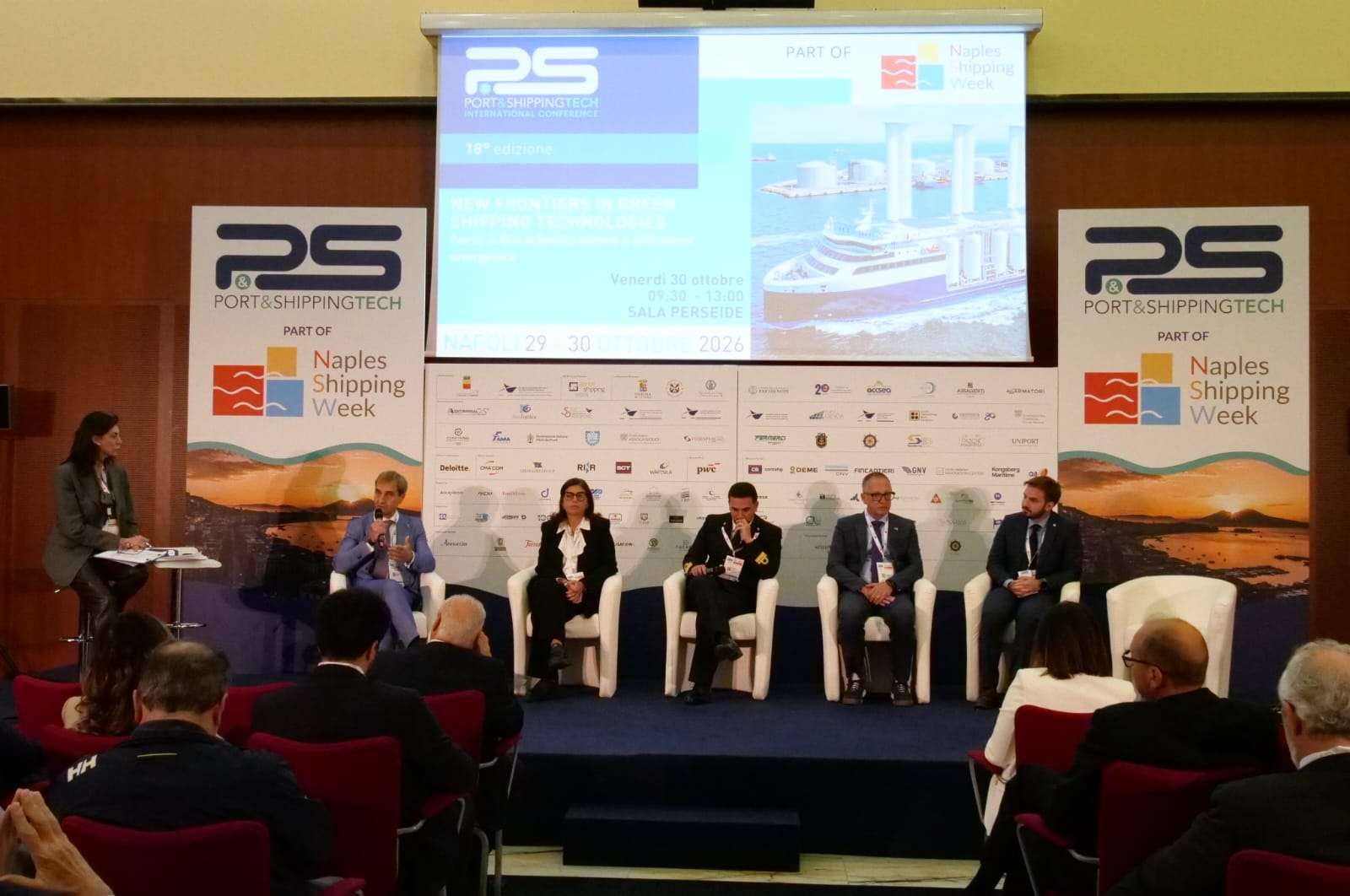 Navi in banchina: dieci volte l’energia del resto del porto