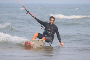 Dario Motta continua a praticare il kite, l'altra sua grande passione legata al vento e all'acqua