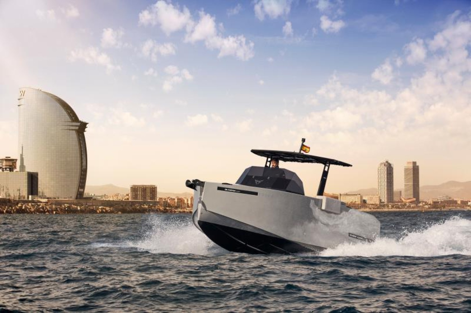Performance ibride al mare: Cupra e De Antonio Yachts svelano il nuovo D28 Formentor e-Hybrid