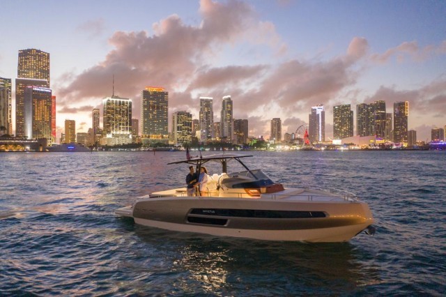 Doppio debutto per Invictus al Miami International Boat Show 2022