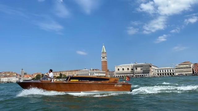 Aquamarine - The First Venice Taxi Boat powered by Yanmar
