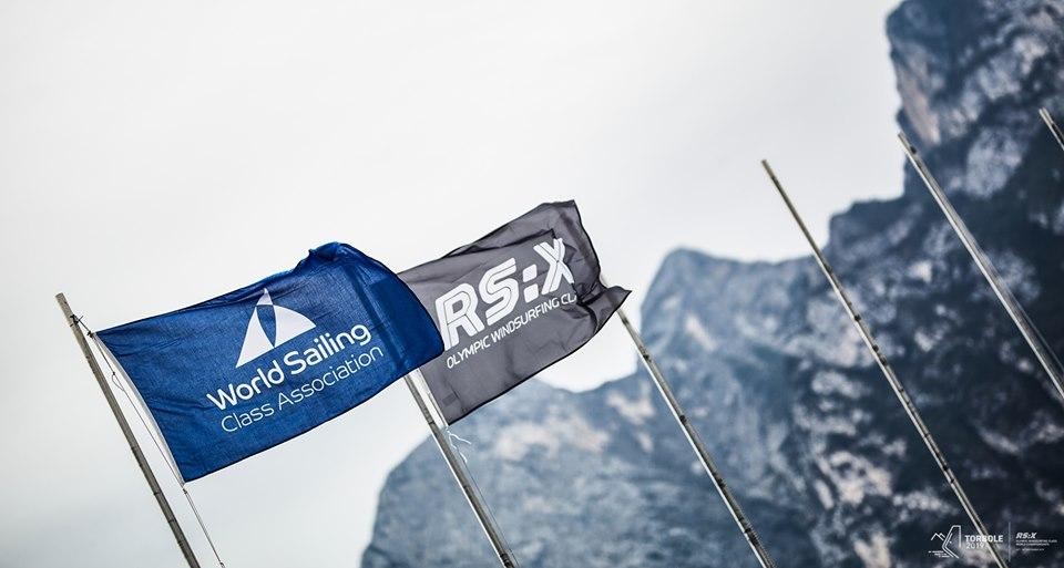 Ultimo giorno di regate a Torbole sul Lago di Garda per il Mondiale del Windsurf Olimpico RS:X