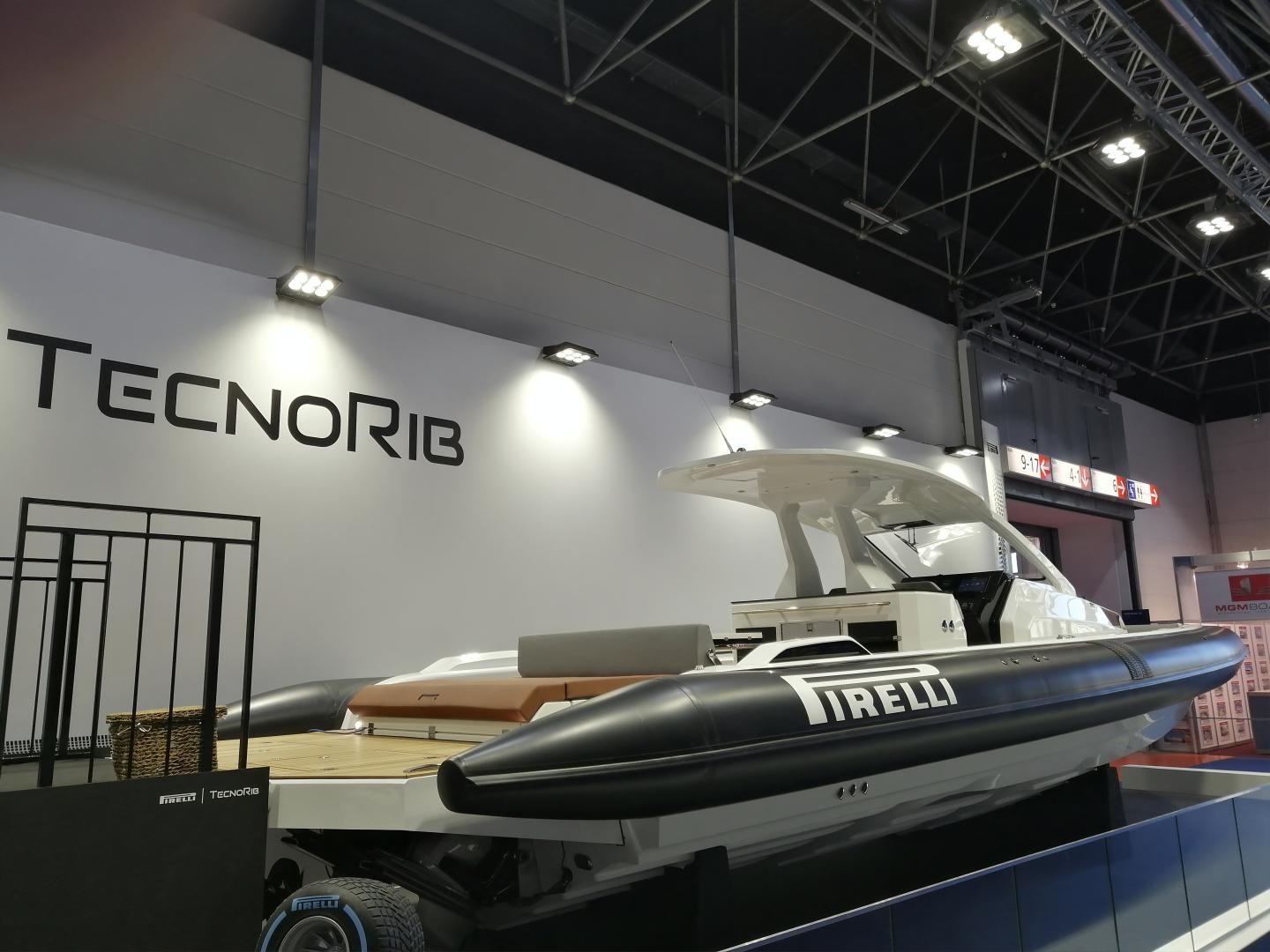 TecnoRib takes the new PIRELLI  42 at NauticSud and continues its network expansion in Europe