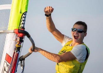 Federico Pillon conquista il titolo mondiale giovanile windsurfer in Oman