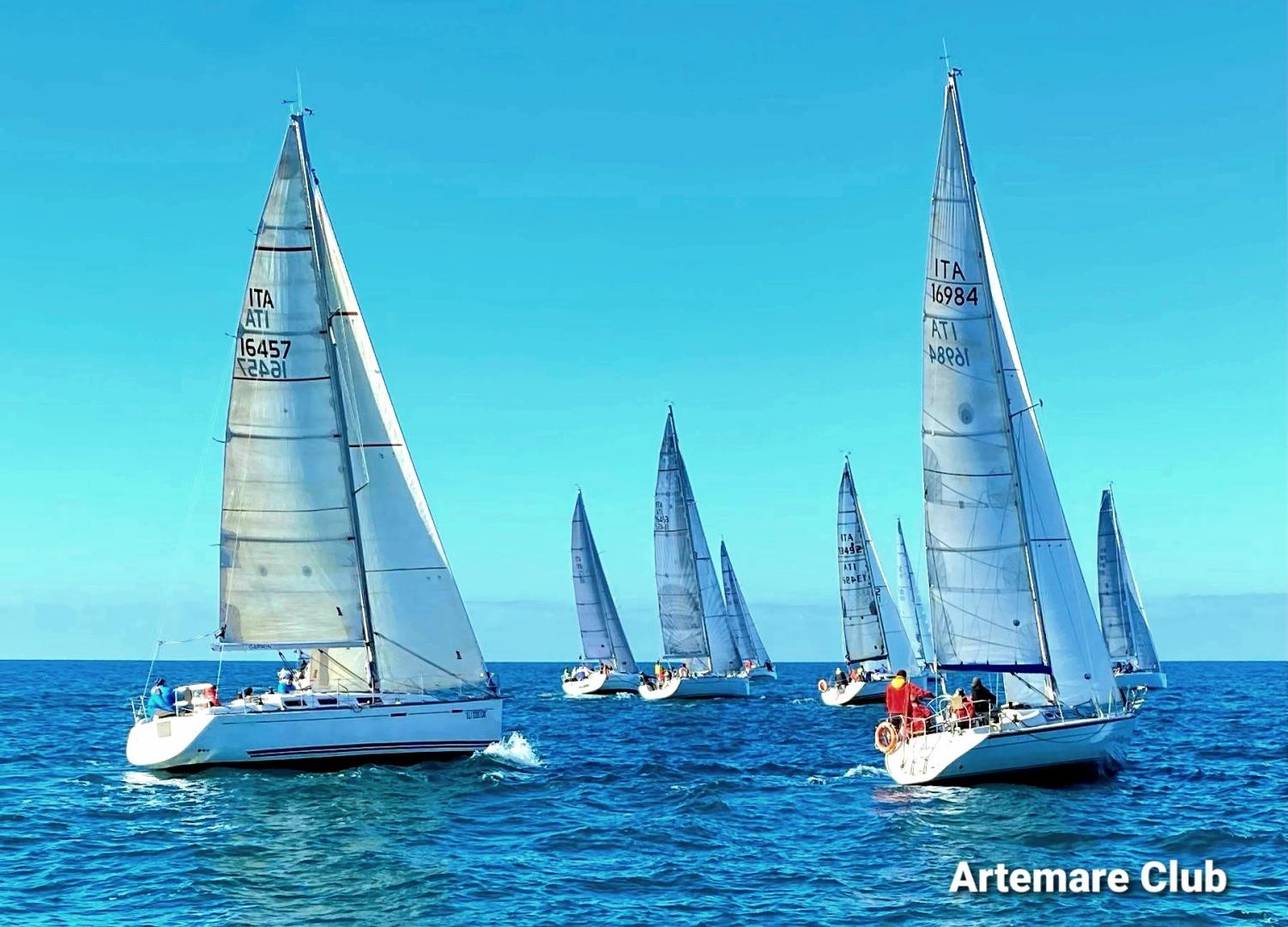 Le imbarcazioni del campionato invernale di Porto Santo Stefano in regata domenica scorsa