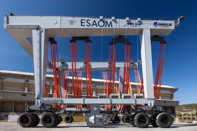 Un nuovo travel lift da 880 tonnellate per Esaom Cesa