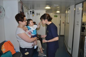 Marina Militare: “Un mare di sorrisi” 16° weekend clinic a bordo di Nave Cavour con la Fondazione Operation Smile Italia ONLUS