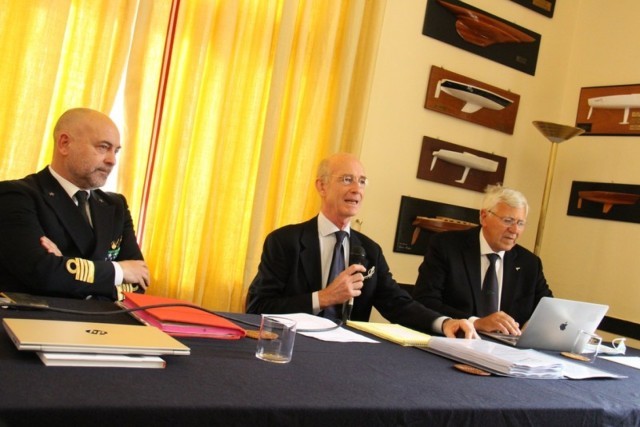 Da sinistra, il CV Giuseppe Cannatà (Vice Presidente AIVE), Giancarlo Lodigiani (Presidente AIVE) e Luigi 'Gigi' Rolandi (Segretario Generale AIVE) - Foto P. Maccione
