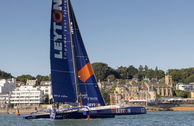 Leyton 1st on the line of the Royal Yacht Squadron at Cowes - Pro Sailing Tour 2022 - ©️ Lloyd Images/Pro Sailing Tour.