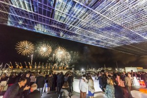 Fuochi d'artificio e molti ospiti alla serata glam del 57° Salone Nautico di Genova