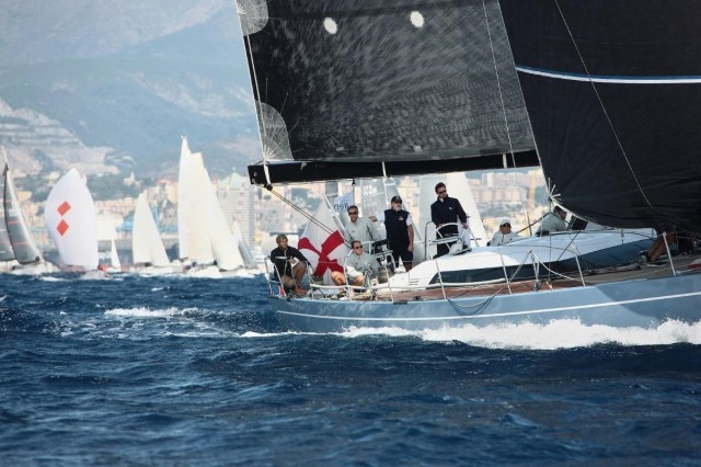 Spettacolo in mare per la veleggiata dello Yacht Club Italiano