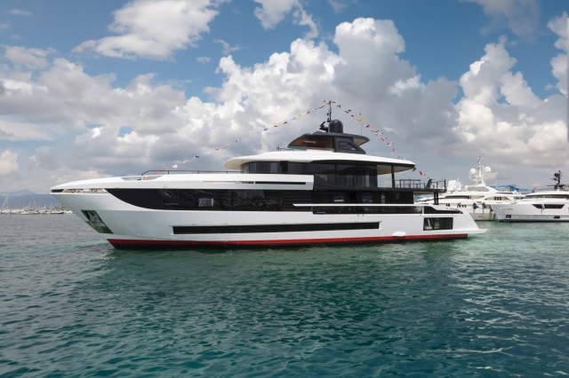 First Mangusta Oceano 39 launched