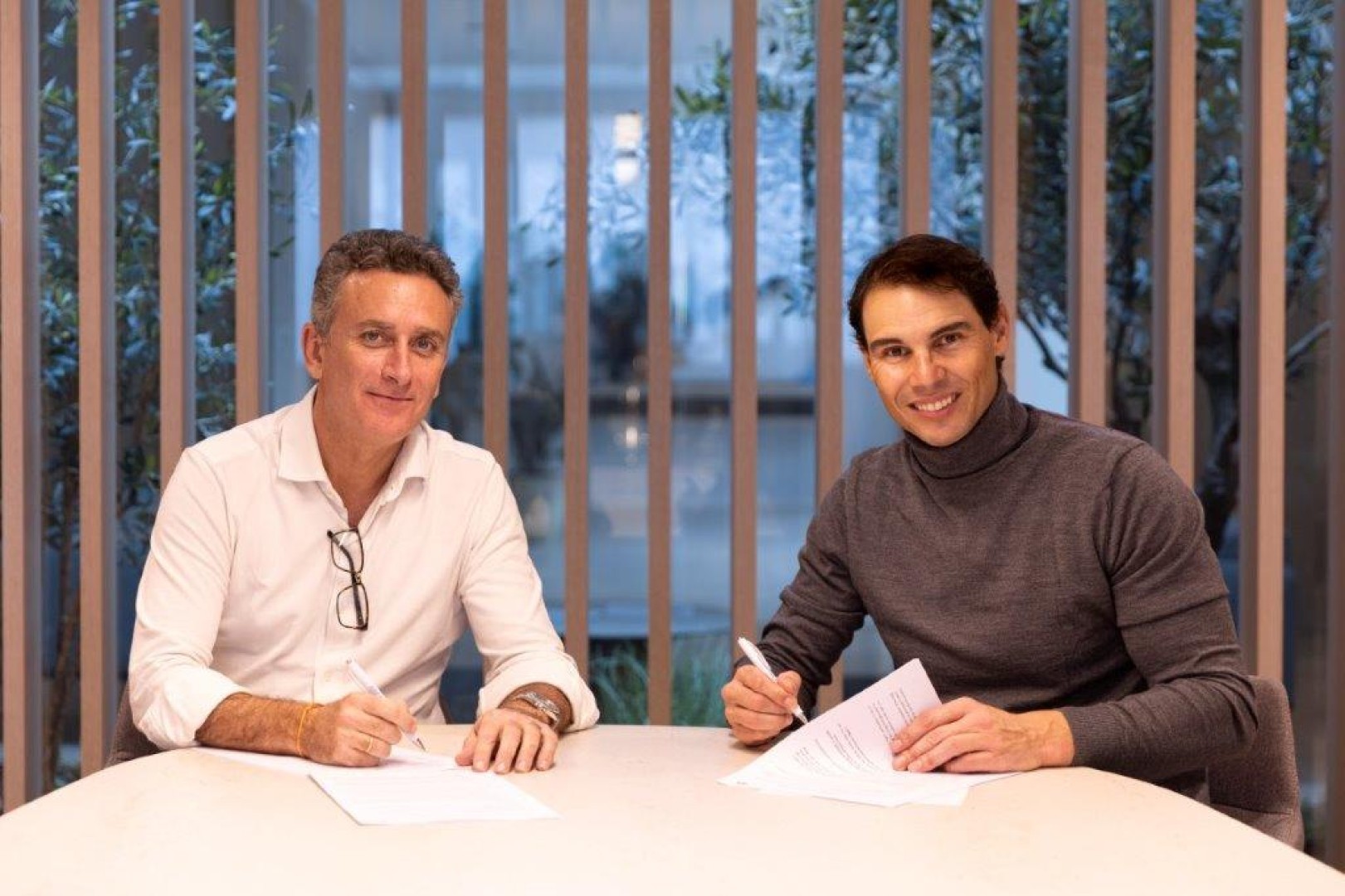 Alejandro Agag e Rafael Nadal alla firma del contratto