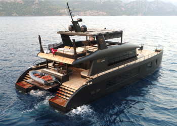 VisionF 80, the aggressive yet elegant all-aluminium catamaran