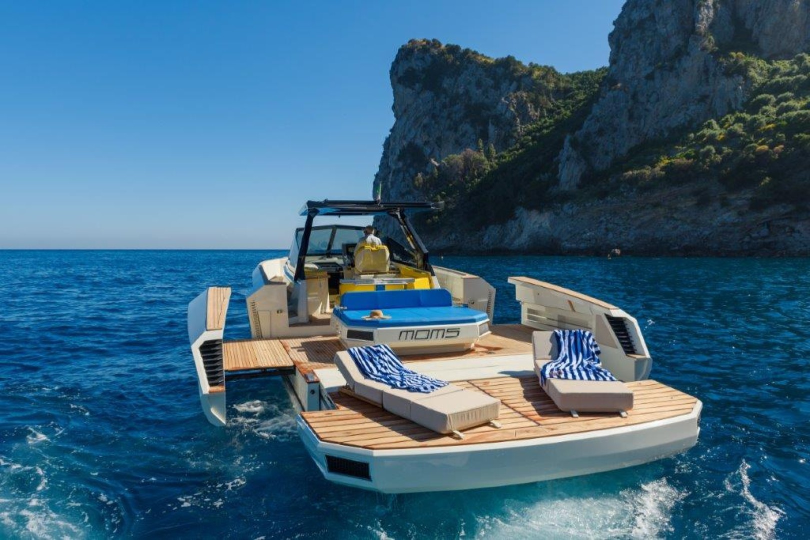 Evo Yachts a Cannes con l'anteprima europea del nuovo Evo R4 XT Walkaround