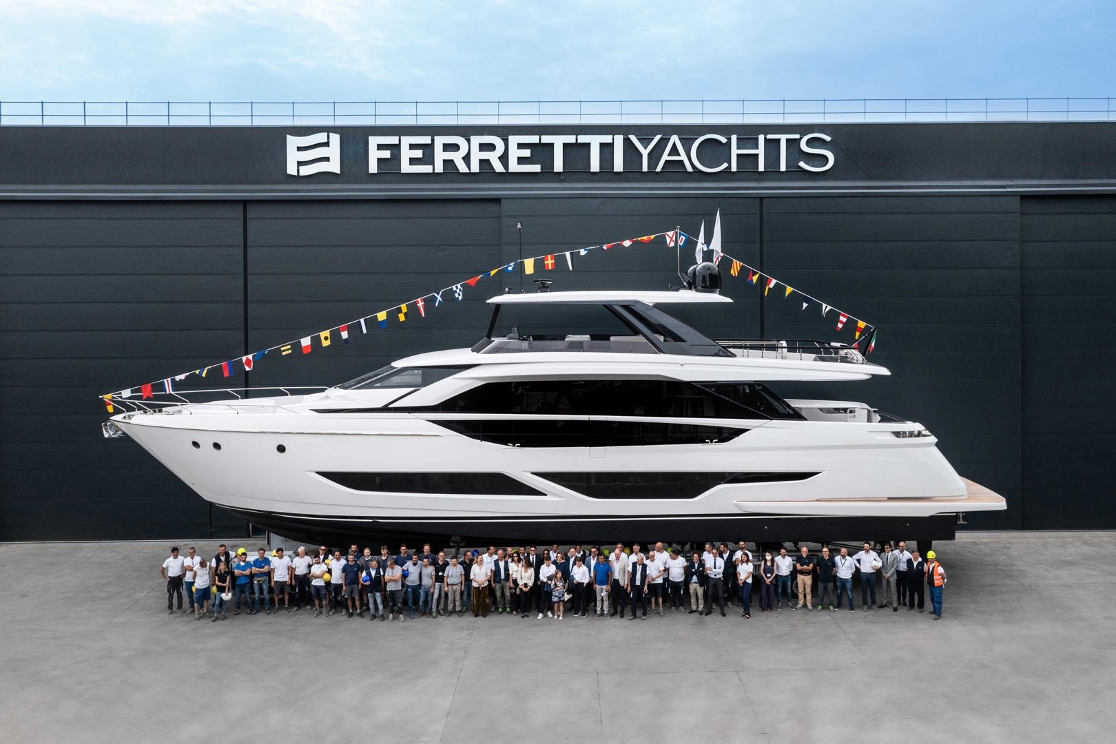 Ferretti Yachts 860: the first unit hits the water